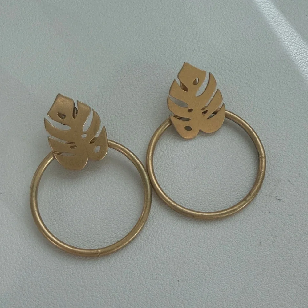 Madewell Monstera Hoop Earrings - Picture 1 of 3
